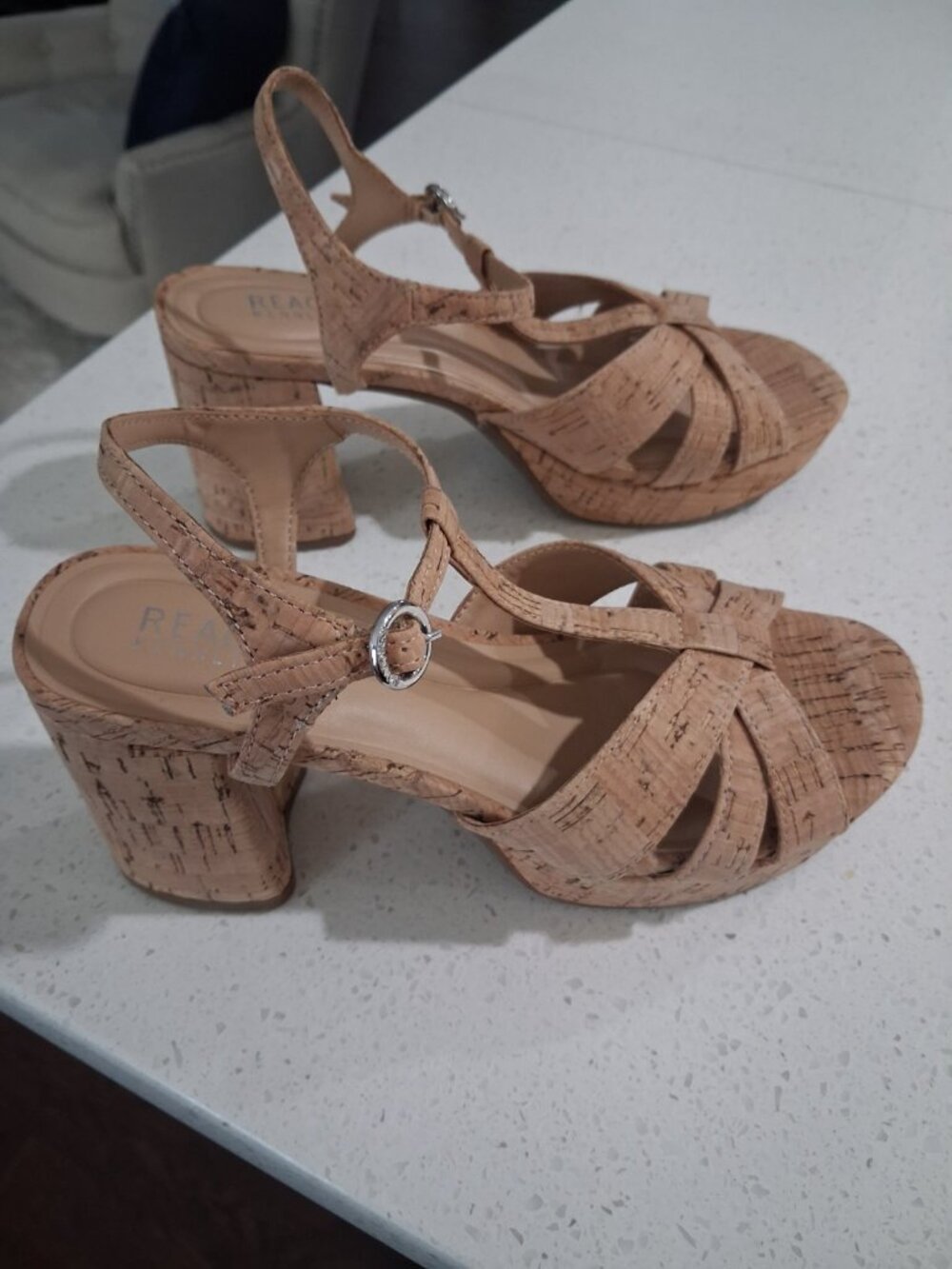 Kenneth Cole Reaction Reina T-Strap Sandals – Size 5 (BNWT) - Picture 3 of 6